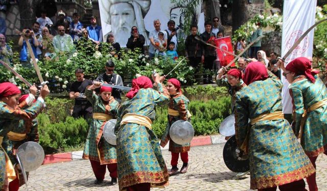 Kız Kılıç Kalkan Ekibi Türkiye’de ilk oldu