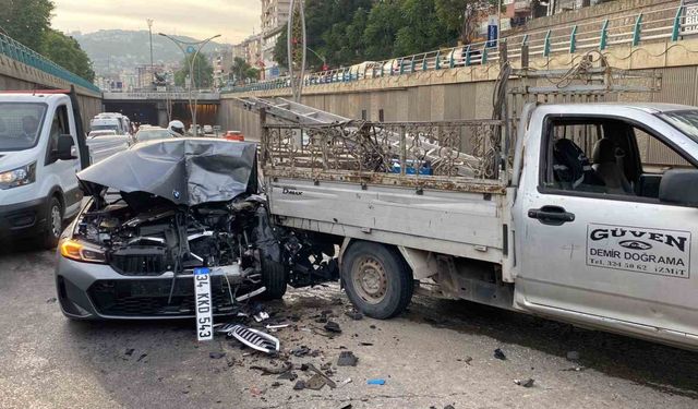 Kocaeli’de zincirleme kaza: 2 kişi yaralandı, otomobil kullanılamaz hale geldi