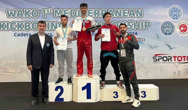 Körfezli Burak, 1. Akdeniz Kick Boks Şampiyonu oldu