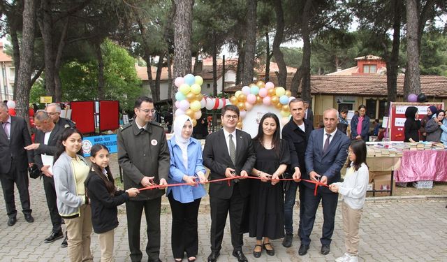 Kula’da toplanan kitaplar depremzede öğrencilere ulaştırılacak