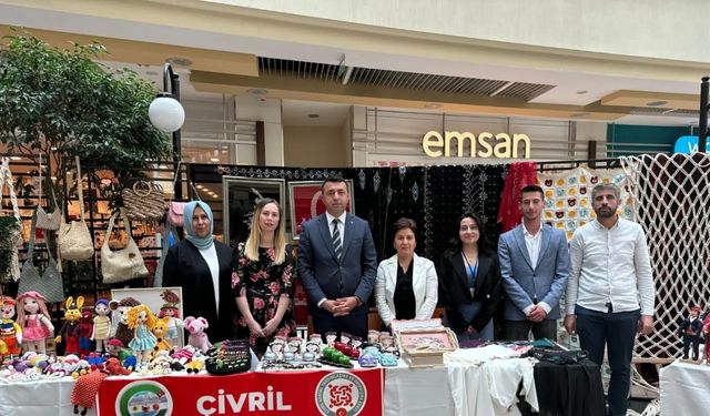 Kursiyerlerin el emeği eserleri görücüye çıktı