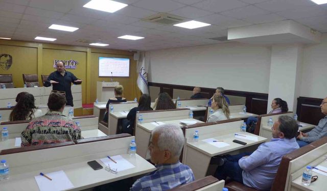 Kuşadası Ticaret Odası’nda, Restoranlara Yönelik Maliyet ve Menü Hazırlama eğitimi verildi