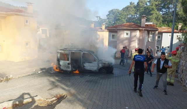 Marmaris’te bir şahıs kendi araçlarını ve evini ateşe verdi