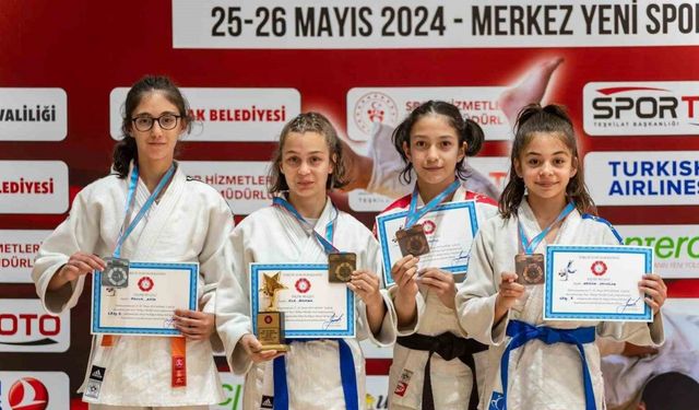 Minikler Türkiye Judo Şampiyonası’nda Ümraniye rüzgarı esti