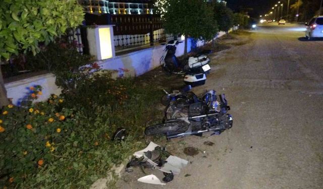 Motosikletle otele dönen turistlere arkadan gelen motosiklet böyle çarptı: 3 yaralı