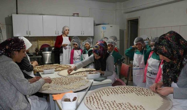 Öğrenciler unlu mamul üretim tesisini gezdi