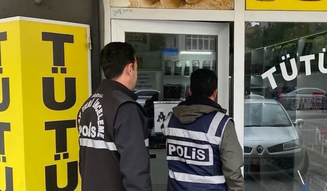 Okul çevresinde küçük çocuklara sigara satanlara operasyon