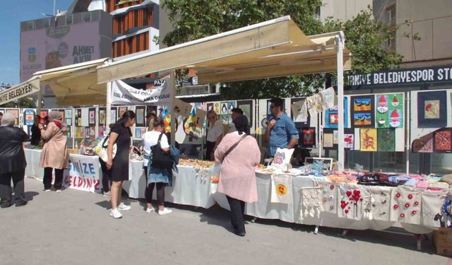 Özel gençlerin geleneksel el sanatları ve resim sergisi ilgi gördü