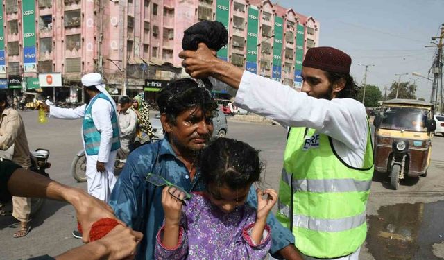 Pakistan’da termometreler 50 dereceyi gösterdi