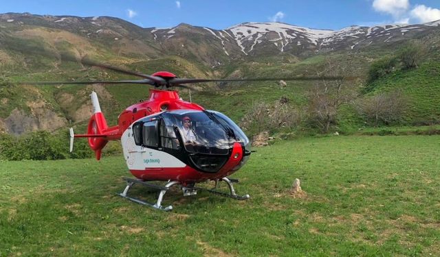 Pancar toplarken ayağı kırılan vatandaş için ambulans helikopter havalandı