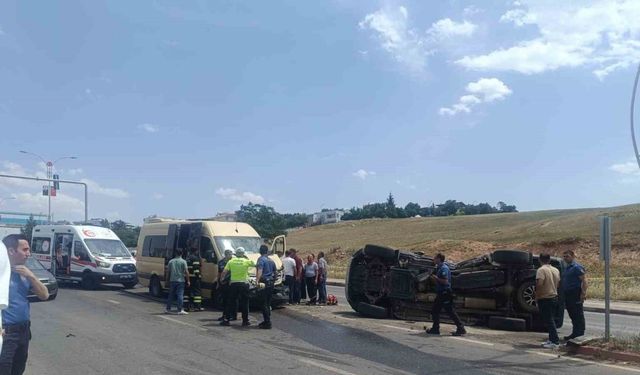 Pikap ile yolcu minibüsü çarpıştı: 1 yaralı