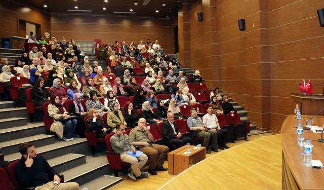 Prof. Dr. Aslan’dan Hz. Peygamber’in örnekliği konferansı