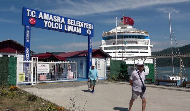 Rus turistler Amasra’ya doyamıyor