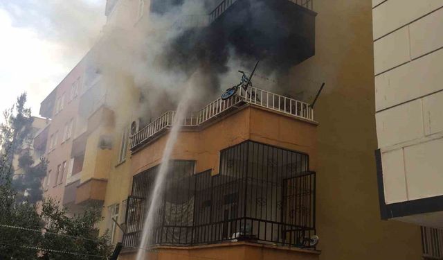 Şanlıurfa’da yangında binada mahsur kalan 8 kişiyi itfaiye kurtardı