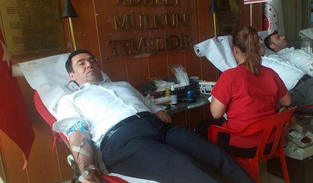 Siirt Cumhuriyet Başsavcısı 30’uncu kez kan bağışında bulundu