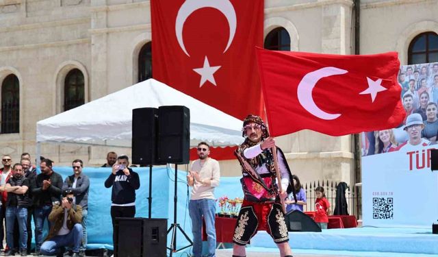 Sivas’ta 19 Mayıs halk oyunları ile kutlandı