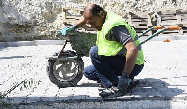 Soğucak Mahallesi’nde yol yenileme çalışmaları sürüyor