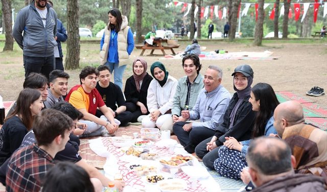 Sultangazi Belediyesi Eğitime Destek Akademisi’nden gençlere motivasyon pikniği