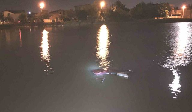 Tekirdağ’da otomobili ile gölete uçan sürücü yüzerek kurtuldu