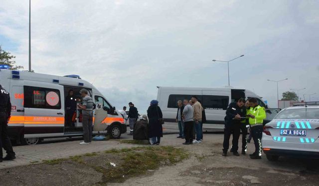 Tekstil işçilerini taşıyan servis minibüsü kaza yaptı: 10 yaralı