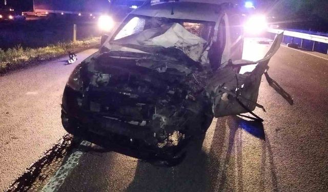 Ticari araç vince çarptı, 1’i ağır 3 kişi yaralandı