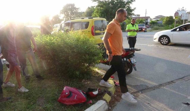 Ticari taksi ile motosiklet çarpıştı: 1 yaralı