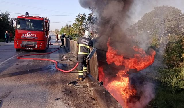 Tır köprüden dereye uçtu