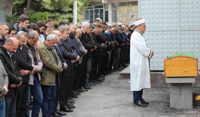 Trafik kazasında hayatını kaybeden genç işadamı son yolculuğuna uğurlandı