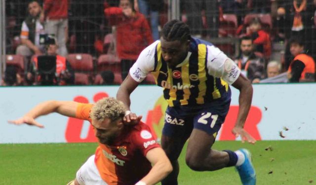 Trendyol Süper Lig: Galatasaray: 0 - Fenerbahçe: 0 (İlk yarı)