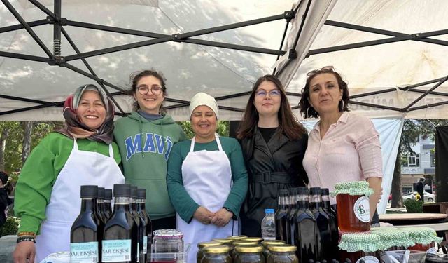 Türk Mutfağı Haftası etkinliklerinde kadınların el emeği ürünleri yoğun ilgi görüyor