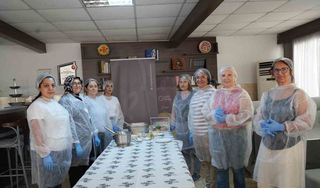 Türk Mutfağı Haftası’nda coğrafi işaretli Antalya piyazı yapıldı