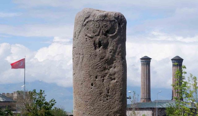 Türk tarihine ışık tutan dikili taş ilgi odağı