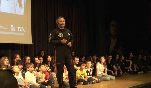Türkiye’nin ilk astronotu Gezeravcı Yalova’da öğrencilerle buluştu