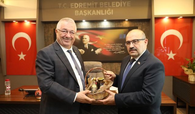 Vali Ustaoğlu, Edremit Belediyesi’ni ziyaret etti