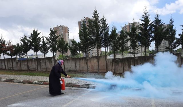 Vatandaşlar yangına müdahaleyi öğrendi