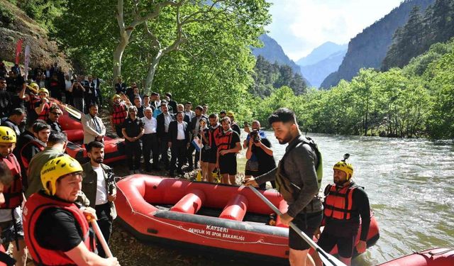 Zamantı Irmağı’ndaki “rafting” yarışının startı verildi