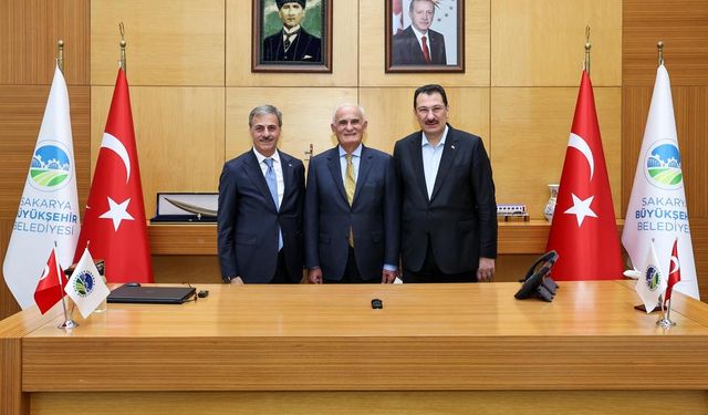 AK Parti Yerel Yönetimler Başkanı Yılmaz Büyükşehir’de Alemdar: “Sakarya için kararlılıkla çalışıyoruz”