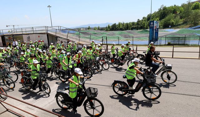 Dünya Bisiklet Günü’nde pedallar Filistinli çocuklar döndü