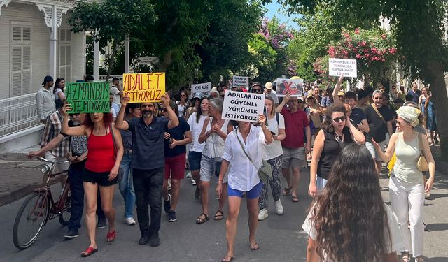 Adalar'da İETT'ye minibüs tepkisi