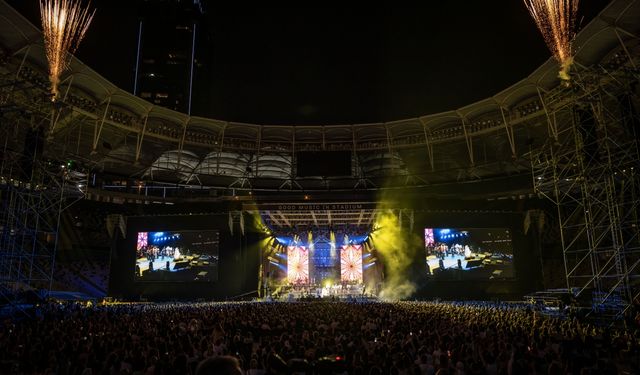 Ajda Pekkan Beşiktaş Tüpraş Stadyumu'nda konser verdi