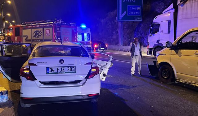 Anadolu Otoyolu'nda zincirleme trafik kazasında 5 kişi yaralandı