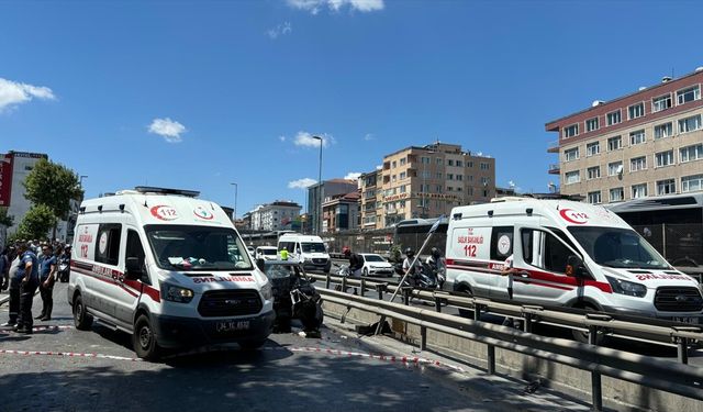 Avcılar'da otomobilin kaldırımdaki yayalara çarpması sonucu 5 kişi yaralandı