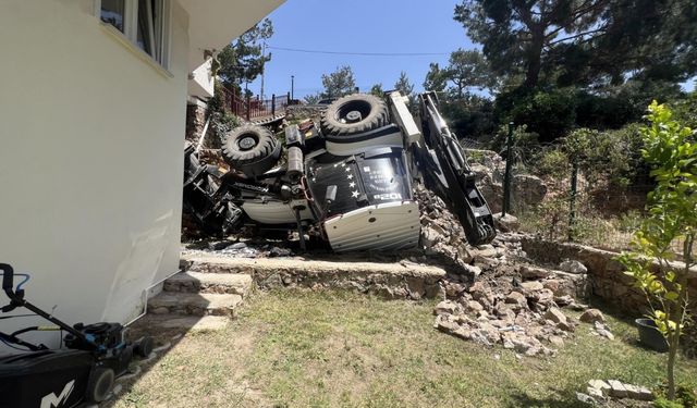 Balıkesir'de devrilen iş makinesinin altında kalan 11 yaşındaki çocuk öldü