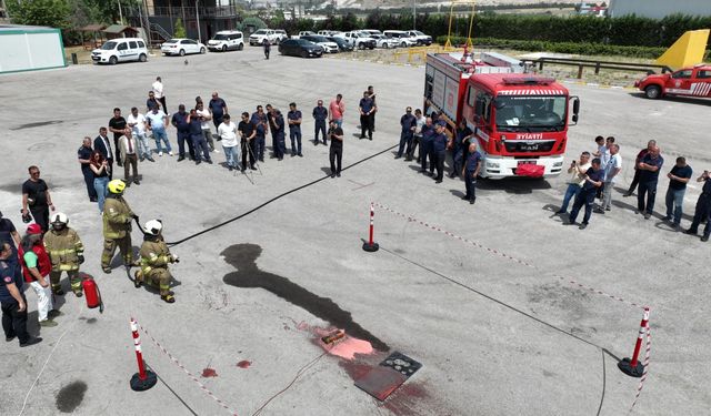 Balıkesir'de itfaiye ekiplerine "elektrikli araç yangınına müdahale eğitimi" verildi