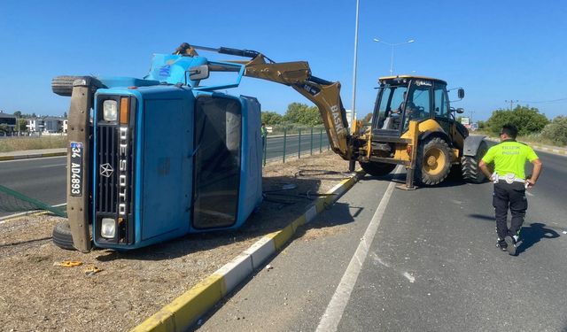 Balıkesir'de kamyonetin devrilmesi sonucu 1 kişi öldü, 2 kişi yaralandı