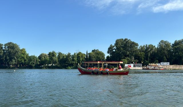 "Balkanlar'ın boğazı" olarak anılan Meriç Nehri'nde kancabaş kayıklar için engel kalmadı