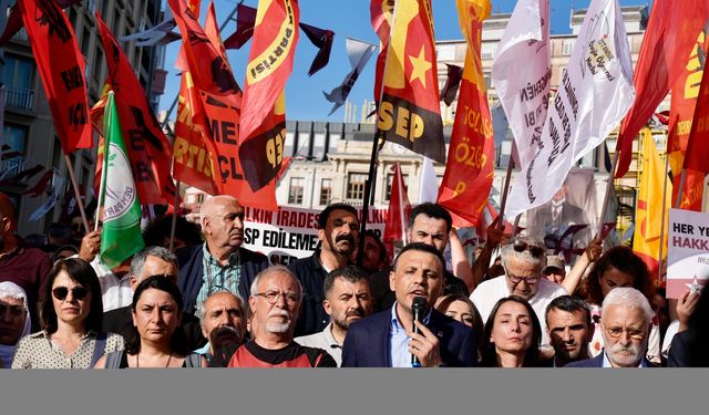 Beyoğlu'nda izinsiz yürüyüş yapan gruba polis müdahale etti