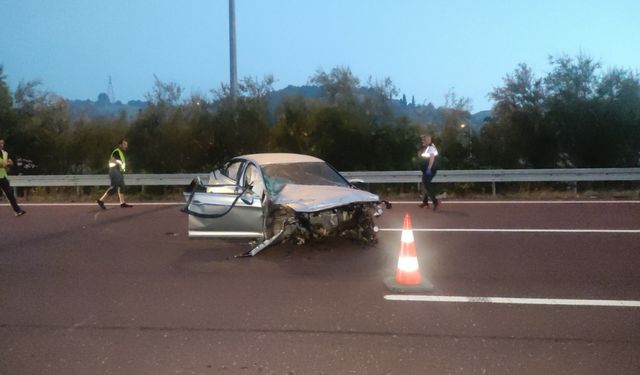 Bursa'da iki otomobilin çarpıştığı kazada 2 kişi öldü, 6 kişi de yaralandı