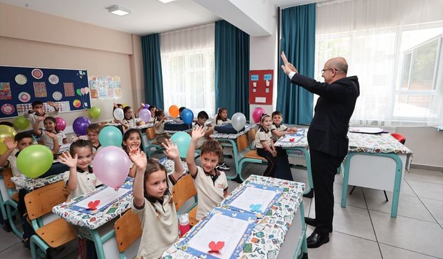 Bursa'da öğrenciler karne heyecanı yaşadı