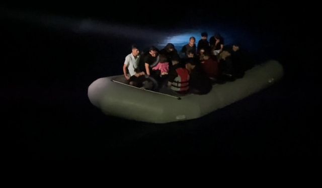 Çanakkale açıklarında 24 düzensiz göçmen kurtarıldı